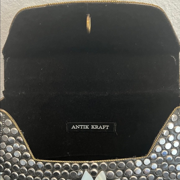 Antik Kraft | Metal Mosaic Floral Purse w/ Crossbody - Picture 13 of 17